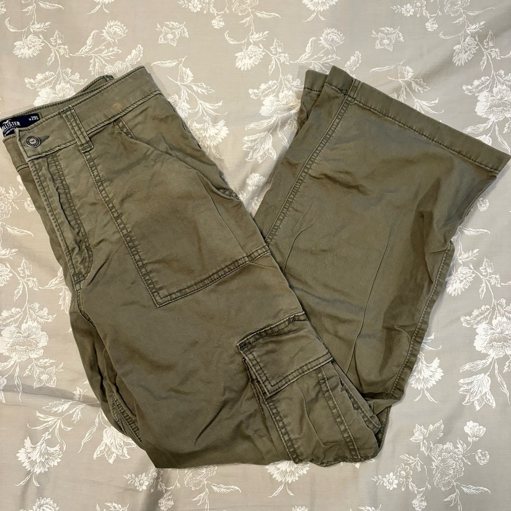 Hollister Ultra High-Rise Baggy Cargo Pants Size 8 SHORT